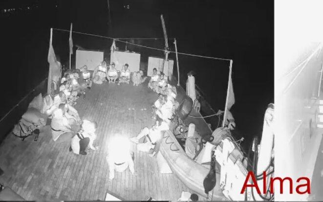 Des passagers du navire « Alma » avant que la caméra ne s’éteigne, mercredi 1er octobre. © Capture d’écran